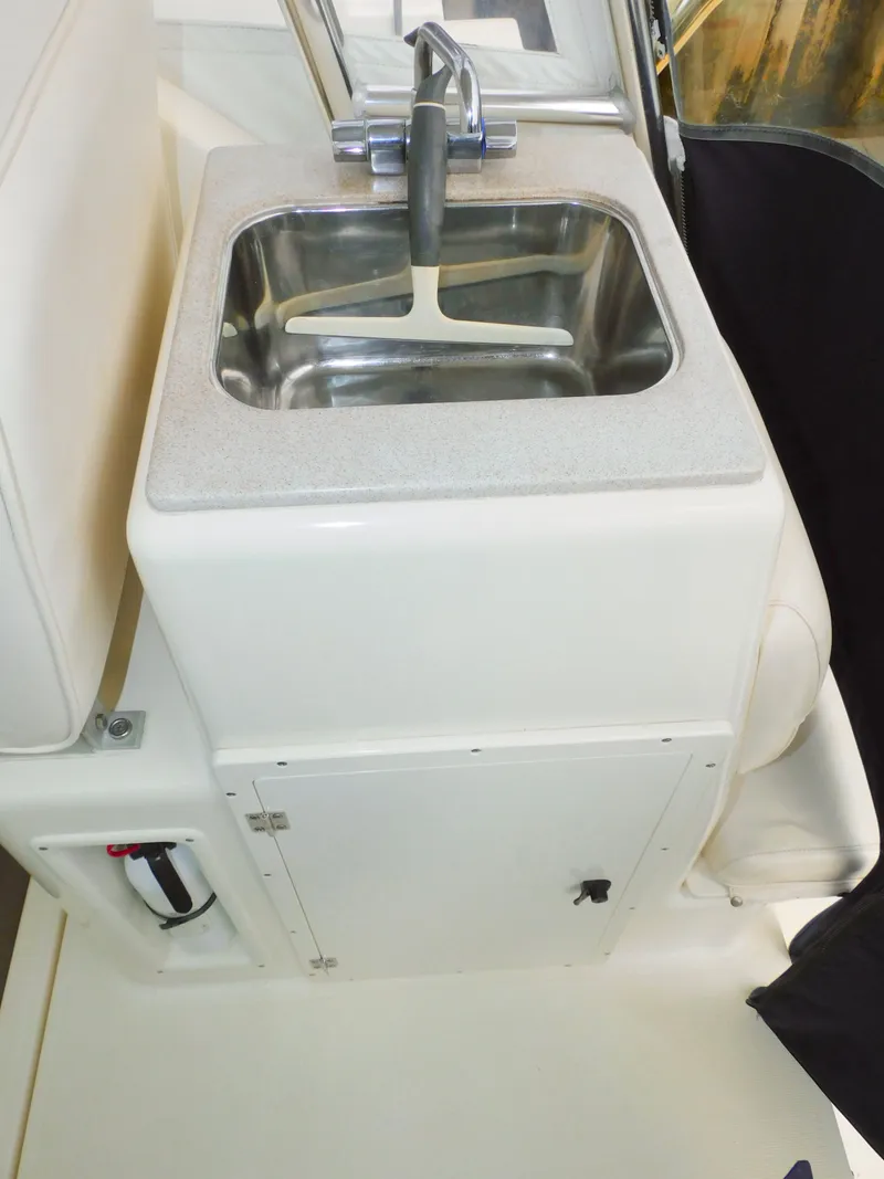 Slide: The Image of Pursuit 3070 Offshore 2002 - 31