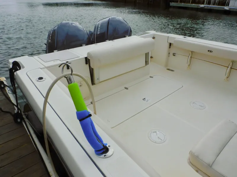 Slide: The Image of Pursuit 3070 Offshore 2002 - 4