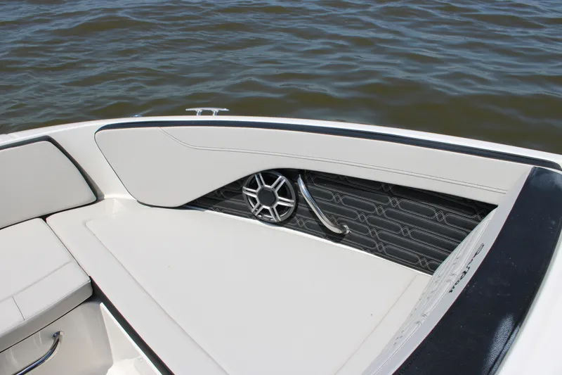 Slide: The Image of Sea Ray SPX 210 Outboard 2026 - 39