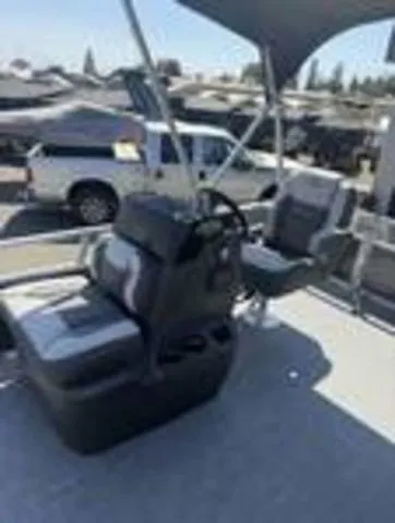 Slide: The Image of Sun Tracker Bass Buggy 16 XL Select 2026 - 10