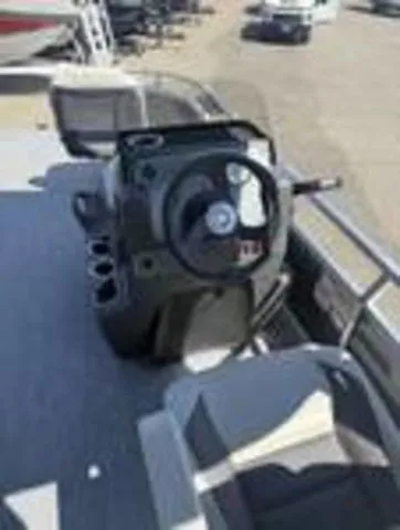 Slide: The Image of Sun Tracker Bass Buggy 16 XL Select 2026 - 7