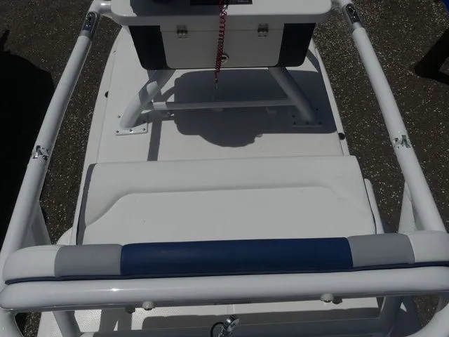 Slide: The Image of Robalo 246 Cayman SD 2026 - 24