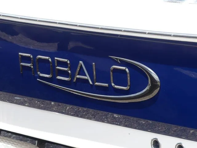 Slide: The Image of Robalo 246 Cayman SD 2026 - 7