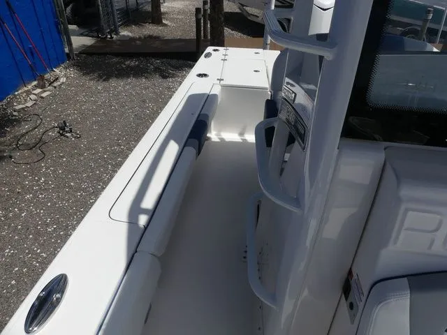 Slide: The Image of Robalo 246 Cayman Skydeck 2026 - 19