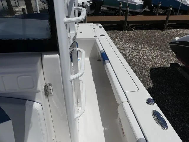 Slide: The Image of Robalo 246 Cayman Skydeck 2026 - 20