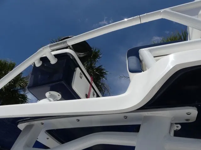 Slide: The Image of Robalo 246 Cayman Skydeck 2026 - 22