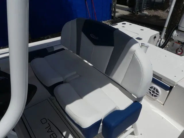 Slide: The Image of Robalo 246 Cayman Skydeck 2026 - 26