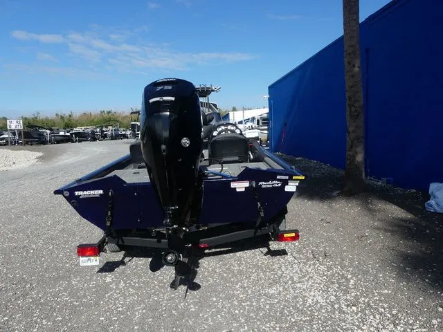 Slide: The Image of Tracker Pro Team 175 TF 2021 - 4