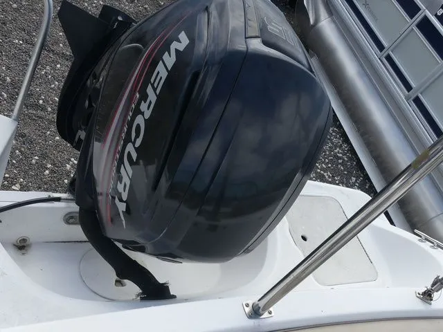 Slide: The Image of Hurricane SunDeck 187 OB 2016 - 18