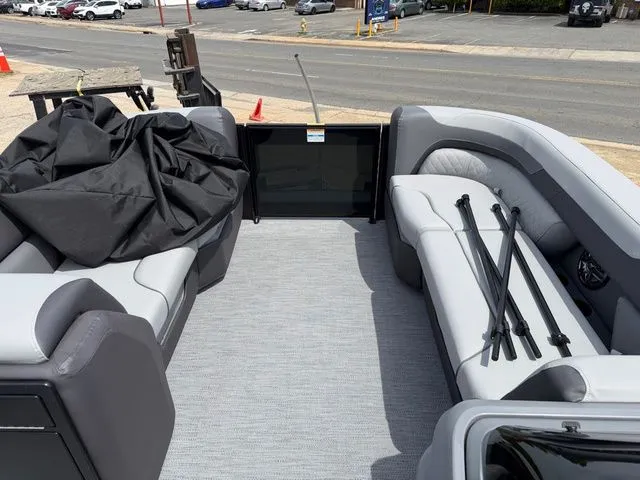 Slide: The Image of Godfrey Sweetwater 2286 SFLC - Suzuki 250 SS 2026 - 12