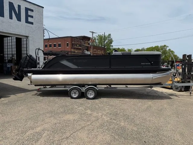 Slide: The Image of Godfrey Sweetwater 2286 SFLC - Suzuki 250 SS 2026 - 3