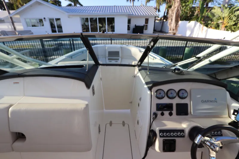 Slide: The Image of 2016 Boston Whaler 270 Vantage helm with Garmin navigation system and gauges. - 28