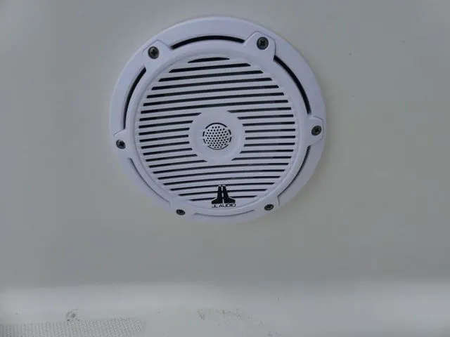 Slide: The Image of Bulls Bay 230 Center Console 2023 - 17