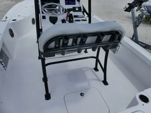 Slide: The Image of Sea Pro 228 2020 - 10