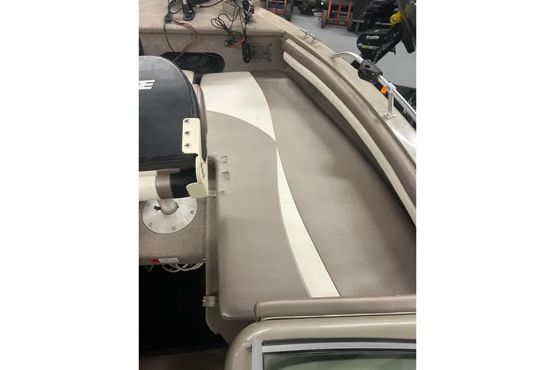 Slide: The Image of 2006 Lowe Fish & Ski 175 boat interior with seating and fishing equipment. - 28