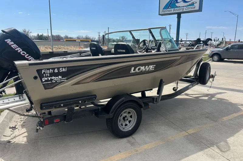 Slide: The Image of 2006 Lowe Fish & Ski 175 boat on trailer at Premier Boating Center. - 3