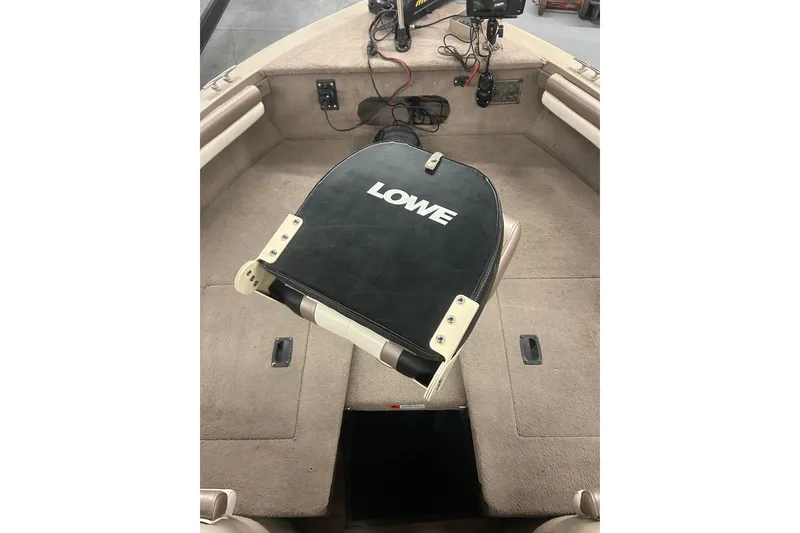 Slide: The Image of 2006 Lowe Fish & Ski 175 boat interior with seat and fishing equipment. - 33