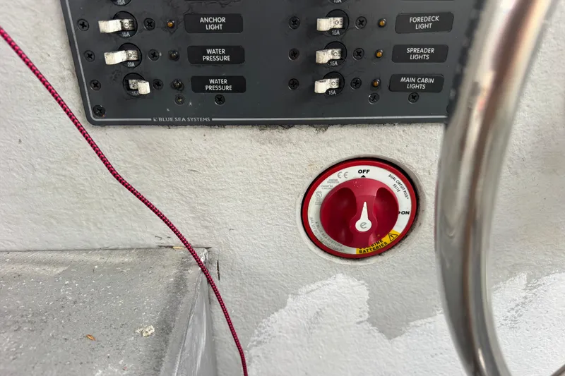 Slide: The Image of Control panel and battery switch on a 2007 Northern Bay 36 boat. - 25