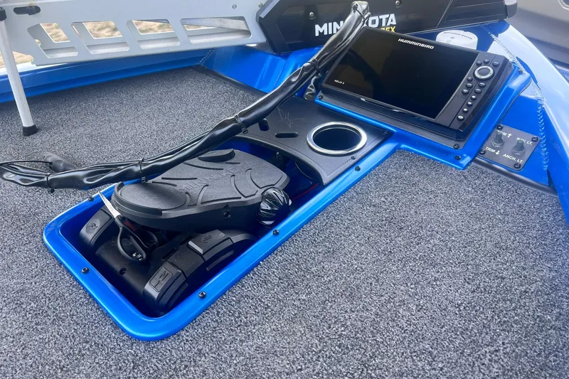 Slide: The Image of 2022 Vexus AVX 2080 boat dashboard with Minn Kota and Humminbird electronics. - 11