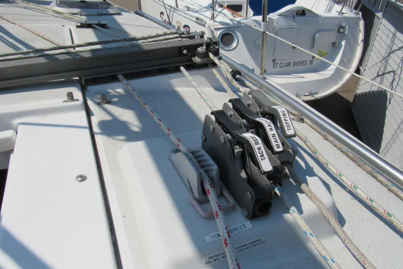Slide: The Image of Deck of 1997 Catalina 28 MkII sailboat with rigging and cleats. - 7