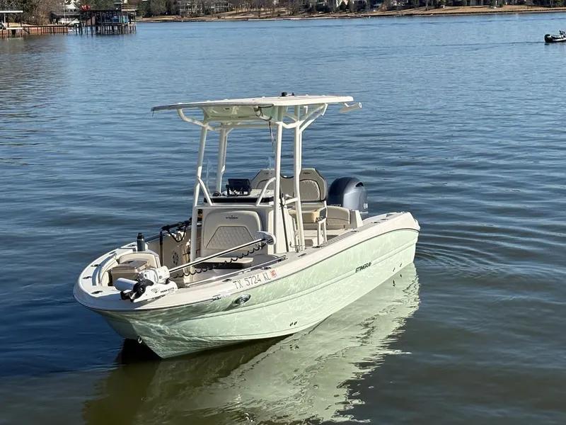 The Image of Stingray 210 CC 2022 - 0