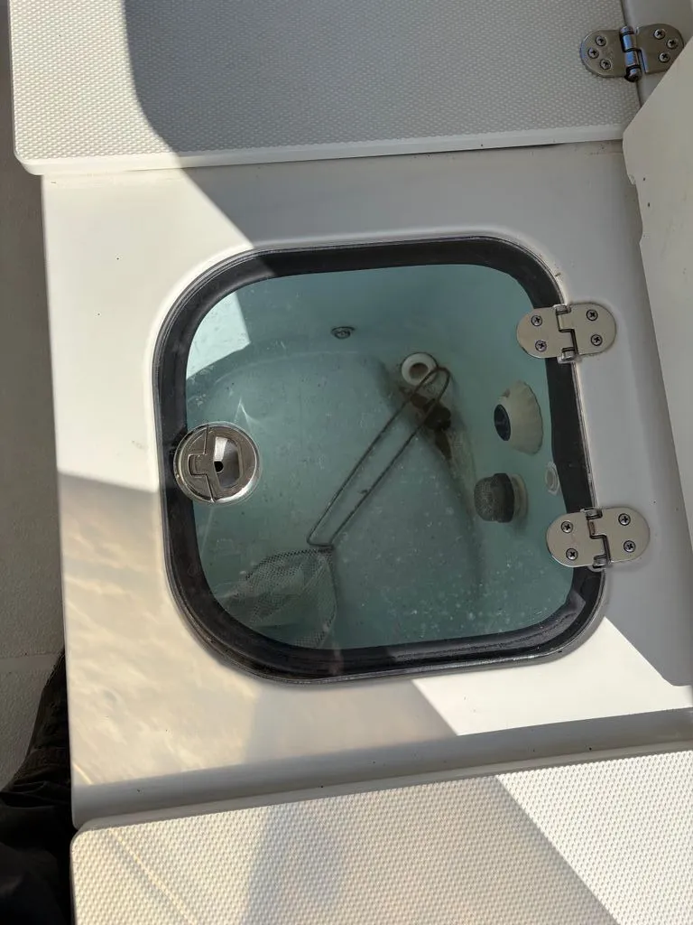 Slide: The Image of Stingray 210 CC 2022 - 15