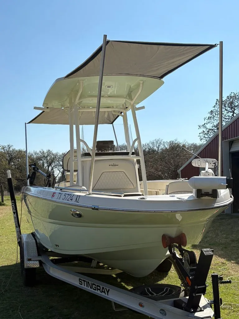 Slide: The Image of Stingray 210 CC 2022 - 19