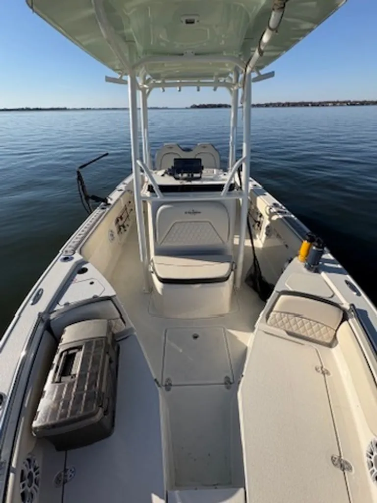 Slide: The Image of Stingray 210 CC 2022 - 2