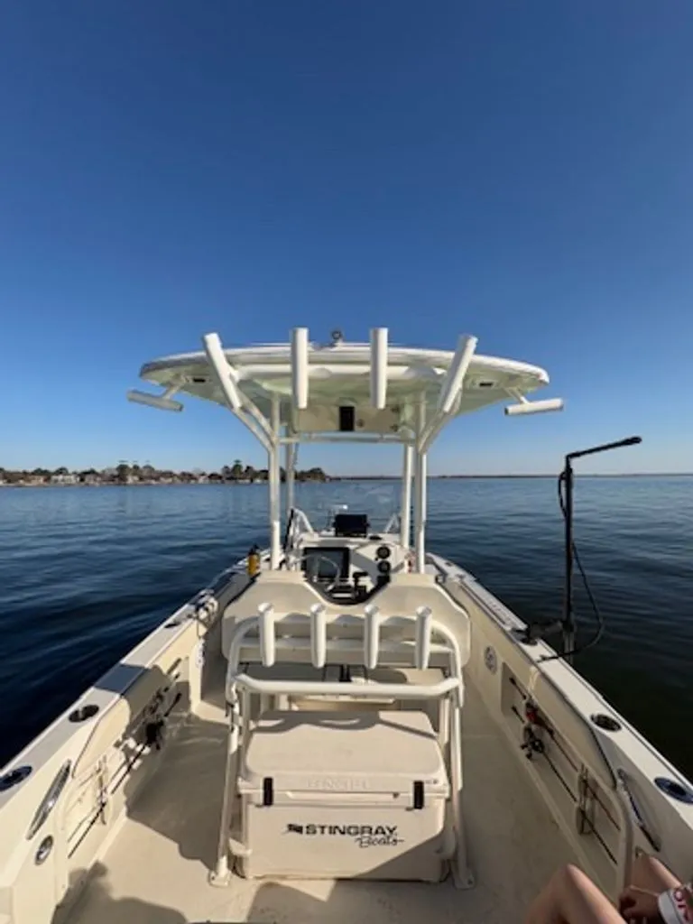 Slide: The Image of Stingray 210 CC 2022 - 3