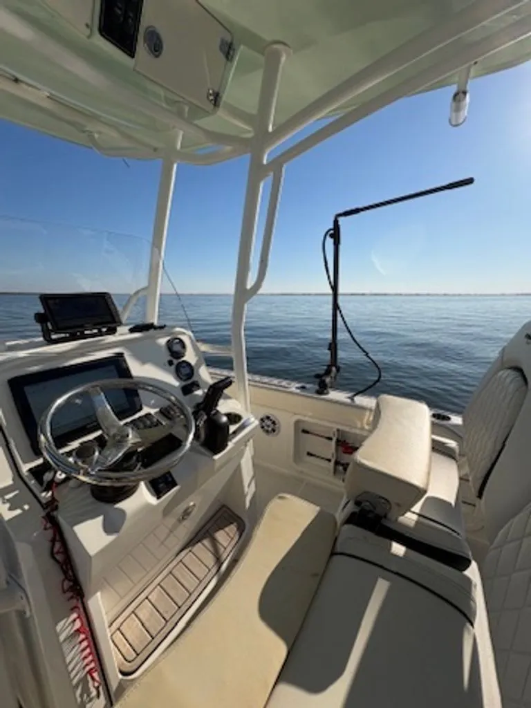 Slide: The Image of Stingray 210 CC 2022 - 7