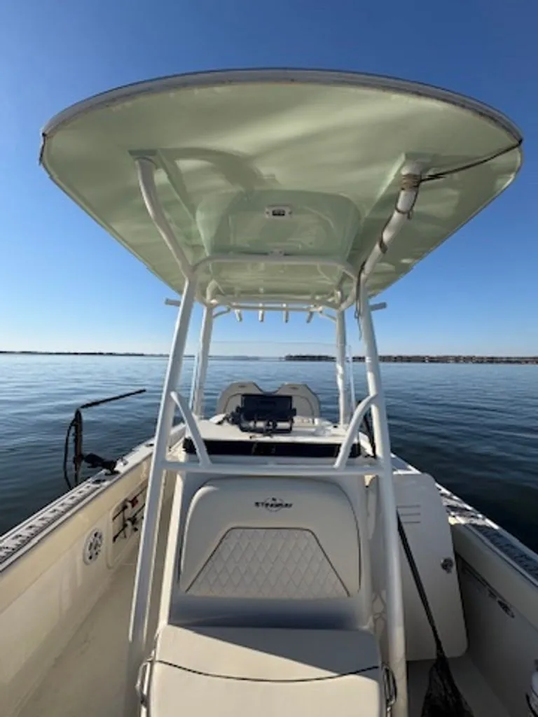 Slide: The Image of Stingray 210 CC 2022 - 8