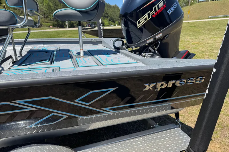 Slide: The Image of 2025 Xpress H20B Bay boat with Yamaha engine, featuring sleek design and comfortable seating. - 4