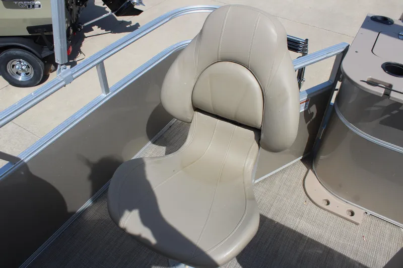 Slide: The Image of Beige captain's chair on 2020 SunChaser Geneva Fish 20 4.0 pontoon boat. - 21