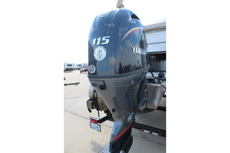 Slide: The Image of Yamaha 115 outboard motor on 2020 SunChaser Geneva Fish 20 4.0 boat. - 29