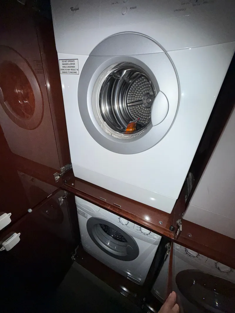 Slide: The Image of Sea Ray 60 Sundancer 2009 - 15