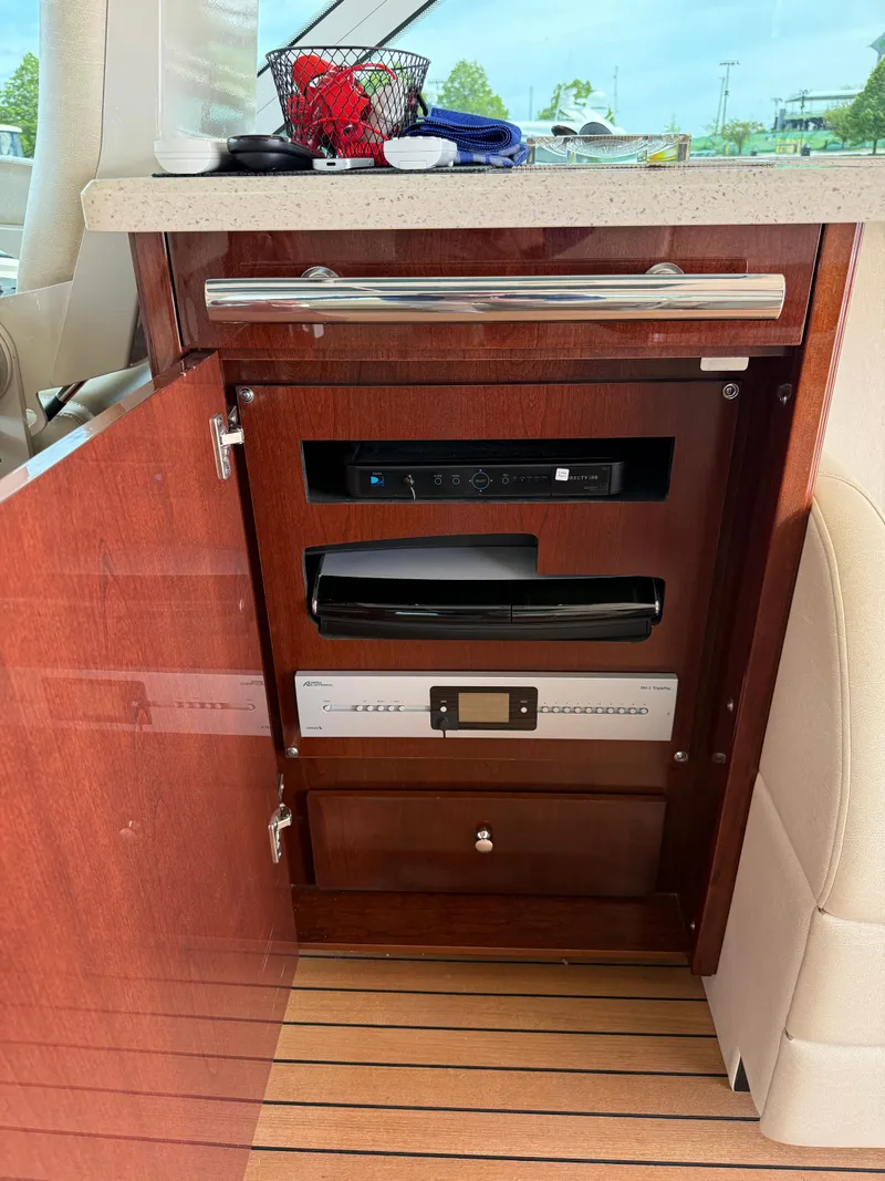 Slide: The Image of Sea Ray 60 Sundancer 2009 - 28