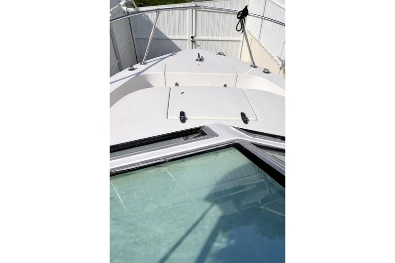 Slide: The Image of 1989 Grady-White Offshore 242 boat deck with railing and hatch. - 9