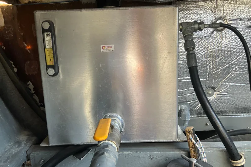 Slide: The Image of Metallic component with gauge and hoses in a 1996 Premium 28 Parasail. - 18