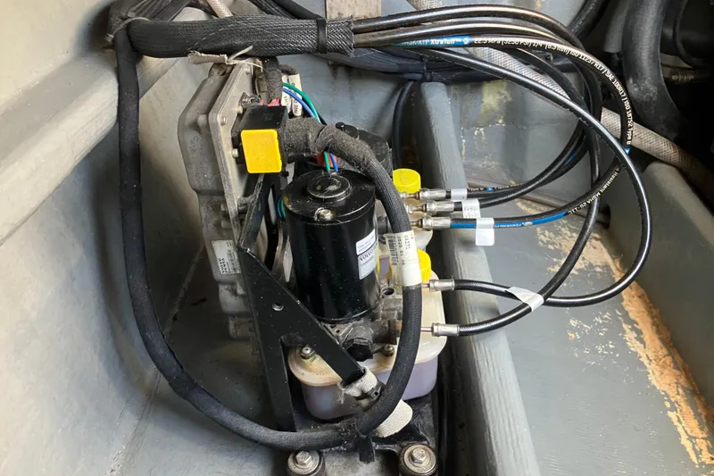 Slide: The Image of Hydraulic system components in a 1996 Premium 28 Parasail boat. - 21