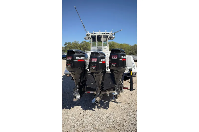 Slide: The Image of 2007 Everglades 350 Center Console with triple Suzuki 300 outboard engines. - 13