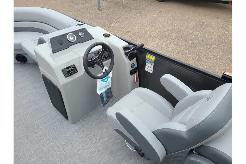 Slide: The Image of Flagship Endurance 22CU With A 115HP Suzuki Motor 2024 - 10