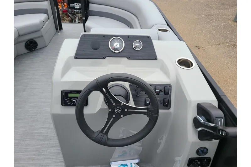 Slide: The Image of Flagship Endurance 22CU With A 115HP Suzuki Motor 2024 - 11