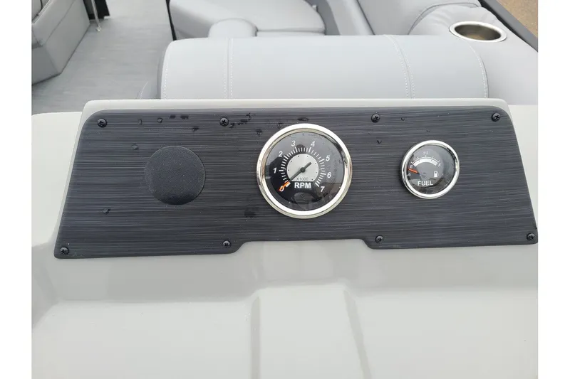 Slide: The Image of Flagship Endurance 22CU With A 115HP Suzuki Motor 2024 - 12