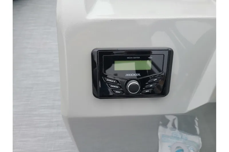 Slide: The Image of Flagship Endurance 22CU With A 115HP Suzuki Motor 2024 - 13