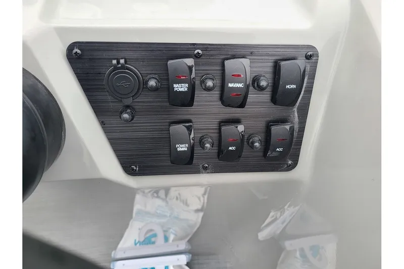 Slide: The Image of Flagship Endurance 22CU With A 115HP Suzuki Motor 2024 - 14