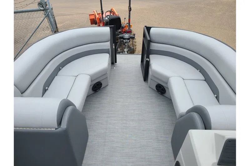 Slide: The Image of Flagship Endurance 22CU With A 115HP Suzuki Motor 2024 - 15