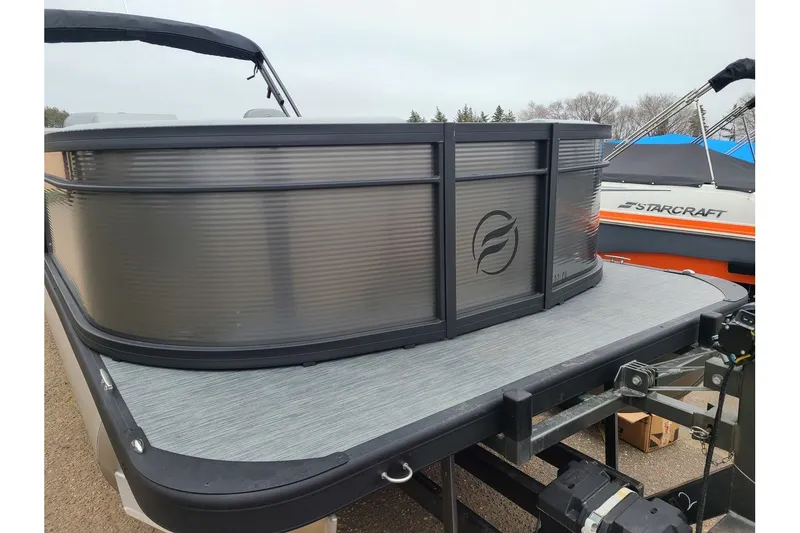 Slide: The Image of Flagship Endurance 22CU With A 115HP Suzuki Motor 2024 - 3