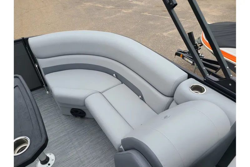 Slide: The Image of Flagship Endurance 22CU With A 115HP Suzuki Motor 2024 - 7