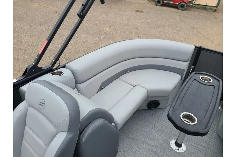 Slide: The Image of Flagship Endurance 22CU With A 115HP Suzuki Motor 2024 - 8