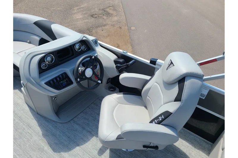 Slide: The Image of Trifecta 20RF LE With A 60HP Suzuki Motor 2024 - 11